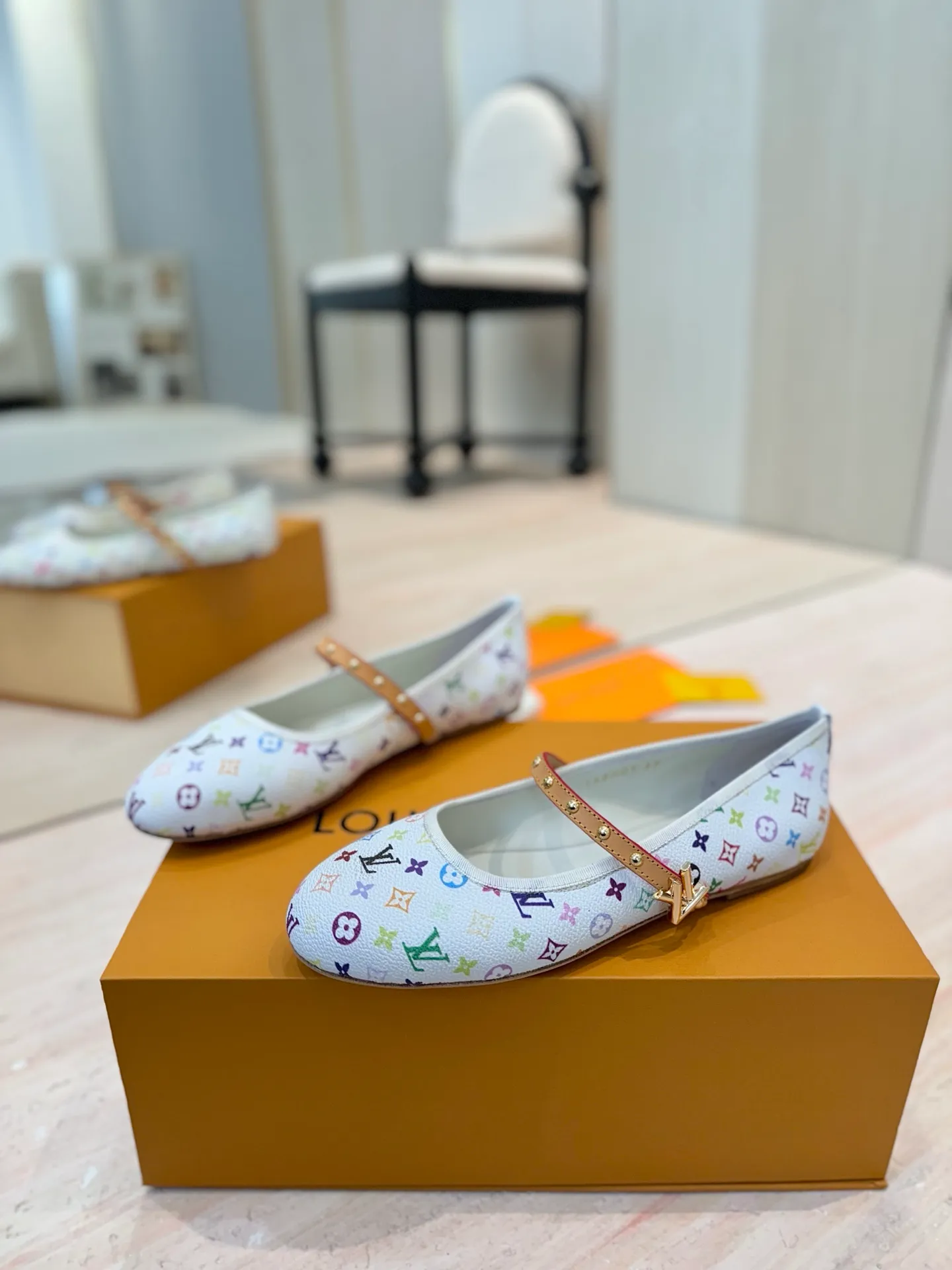 👟👟Ex-factory price 620👟👟 (top version) louis vuitton LV Louis Vuitton 25/Spring and Summer The latest Mary Jane shoes are simple and exquisite, full of high-end, showing elegance~ They look great on the feet and are full of summer shoes💯Awesome ✅Upper: 3D printed cowhide ✅Inner lining: Sheepskin lining, ✅Outsole: Genuine leather outsole imported from Italy ✅Size: 35-41 (40 to 41 customized, non-returnable) ✅Packaging: full set of packaging